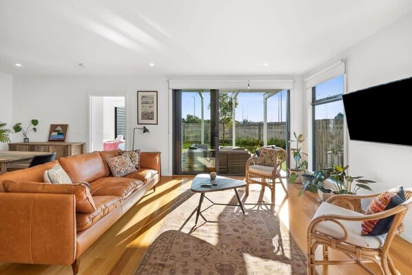Comfortably styled with coastal furnishings, the decor complements the Tasmanian oak flooring and fresh white interiors