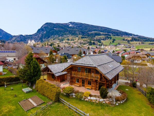 Außenseite Ferienhaus [Sommer]