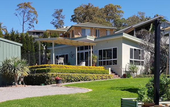 Pool House, off street parking, pool and garden for guests exclusive use.