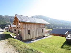 Stugans exteriör [sommar]