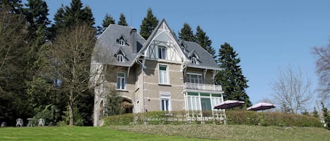 Außenseite Ferienhaus [Sommer]