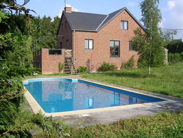 Außenseite Ferienhaus [Sommer]