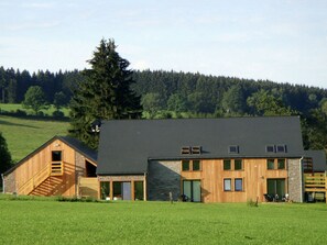 Außenseite Ferienhaus [Sommer]