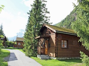 Stugans exteriör [sommar]