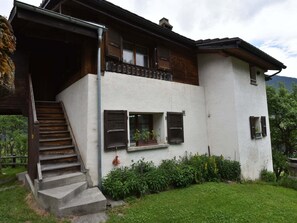 Stugans exteriör [sommar]