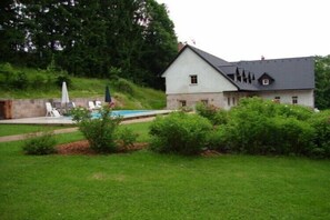 Stugans exteriör [sommar]