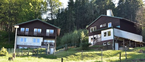 Außenseite Ferienhaus [Sommer]