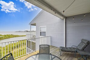 ,Front Elevation,