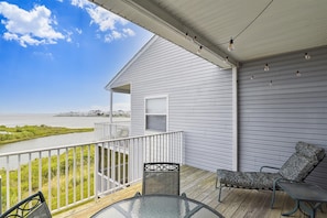 ,Front Elevation,