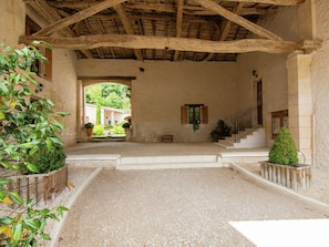 Entrance / Reception