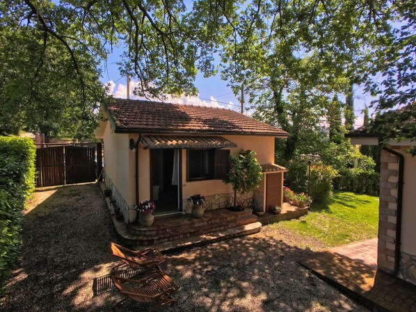 Außenseite Ferienhaus [Sommer]