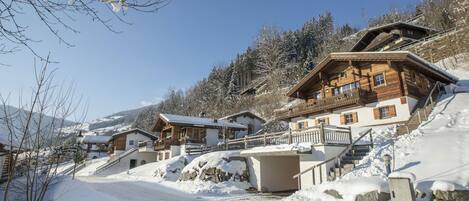 Außenseite Ferienhaus [Winter]