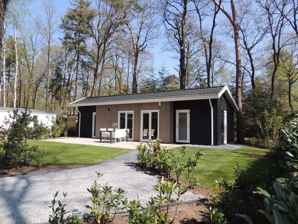 Außenseite Ferienhaus [Sommer]