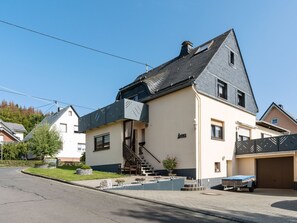 Stugans exteriör [sommar]