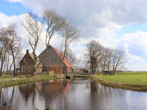 Stugans exteriör [sommar]