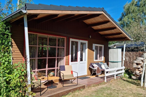 Außenseite Ferienhaus [Sommer]