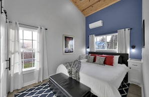 king suite with luxurious bedding!