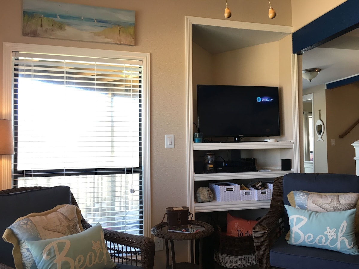 Oceanview, Updated, Wi-Fi , Pool. Family Unit for 6 – Must be 25+ to rent.