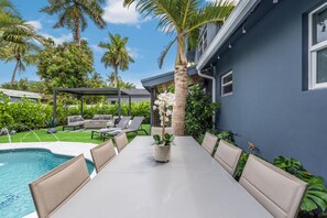 Outdoor Seating For up to 12 (8 at main house table, 4 at guest house table )