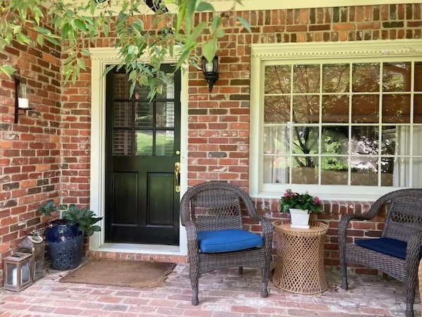 Inviting front courtyard