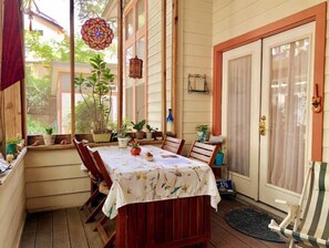 Enjoy coffee and home-made banana or pumpkin bread in the screened-in porch.