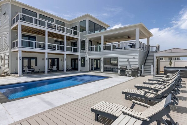 Private Pool Deck