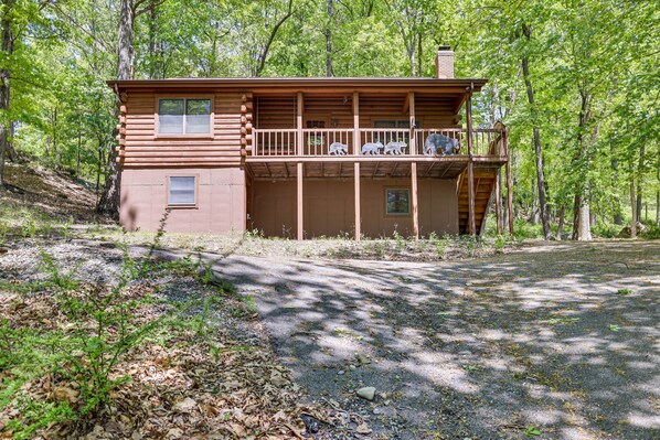 Bushkill Vacation Rental | 3BR | 2BA | 1,400 Sq Ft | Stairs to Access