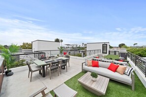 Care for some sun? The rooftop has plenty of spaces to dine, lounge and relax.