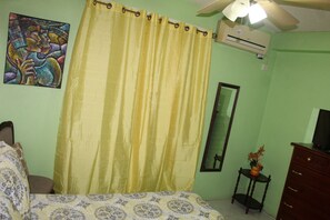 Comfy air-conditioned room with cable TV 