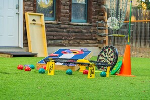 ...7 lawn games!