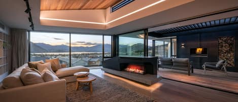 Indoor and outdoor lounge with lake I mountain views