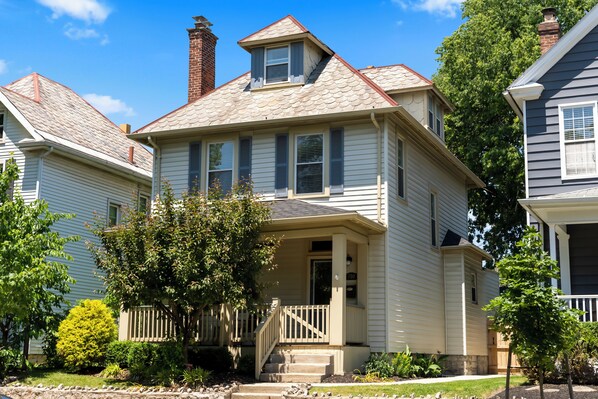 Welcome to Hemingway's Hideaway - A Merion Village Premier Vacation Rental 