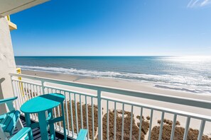 Balcony with Amazing Views of the Ocean