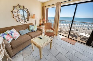 Direct Oceanfront, Beautifully Decorated, Lots of Space!