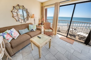 Direct Oceanfront, Beautifully Decorated, Lots of Space!