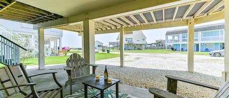 GREAT COVERED PATIO