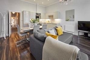 Brooklands Timless, Scarborough - Host & Stay