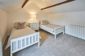 The Hay Loft, Wragby - Host & Stay