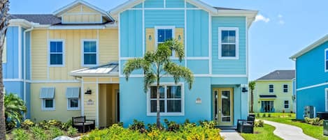 Welcome to the bright and cheerful blue exterior of this end unit townhome!