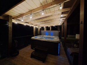 Bañera de hidromasaje al aire libre