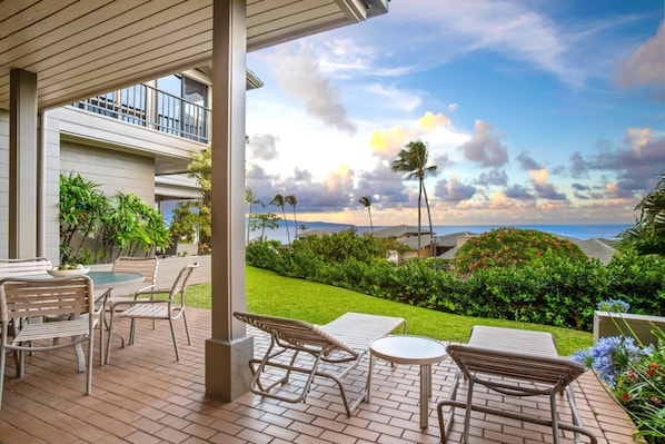 This view?s got it all?ocean shimmer, tropical greens, and ground floor to boot KBV-17G4