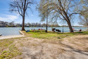 Shared Outdoor Space | Grill | Kayaks for Rent | Boat Ramp