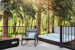 Private Creekfront Patio.