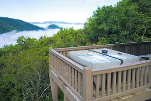 Deck | Private Yard | Outdoor Fire Pit | Hot Tub