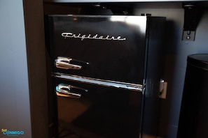 Sleek black mini fridge, combining style and functionality. Keep your refreshments cool with this compact and modern appliance, adding a touch of sophistication to your space.Sit back, relax, and enjoy the harmonious blend of comfort, style, and natu