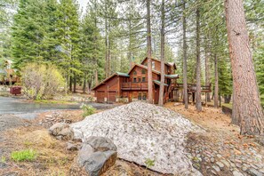 Front Exterior | 3-Story Cabin