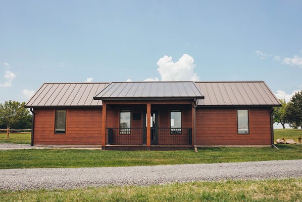 The Caribou Cabin at Hidden Acres Cabins in Bethany, MO