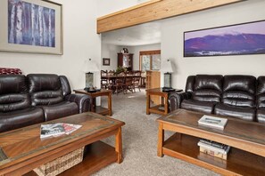 Peaceful townhome in sought-after Stowe location (1472)