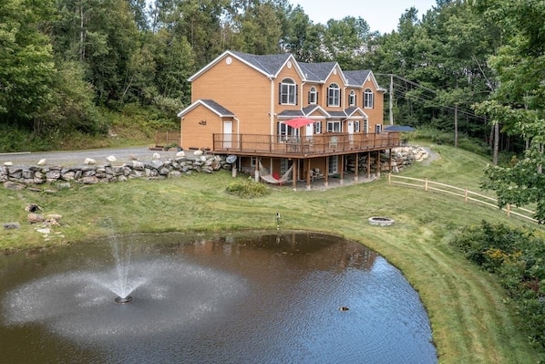 Townhome minutes to Main St, Pond & Mountain Views (128)