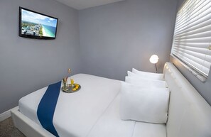 Unit with 1 Queen bed